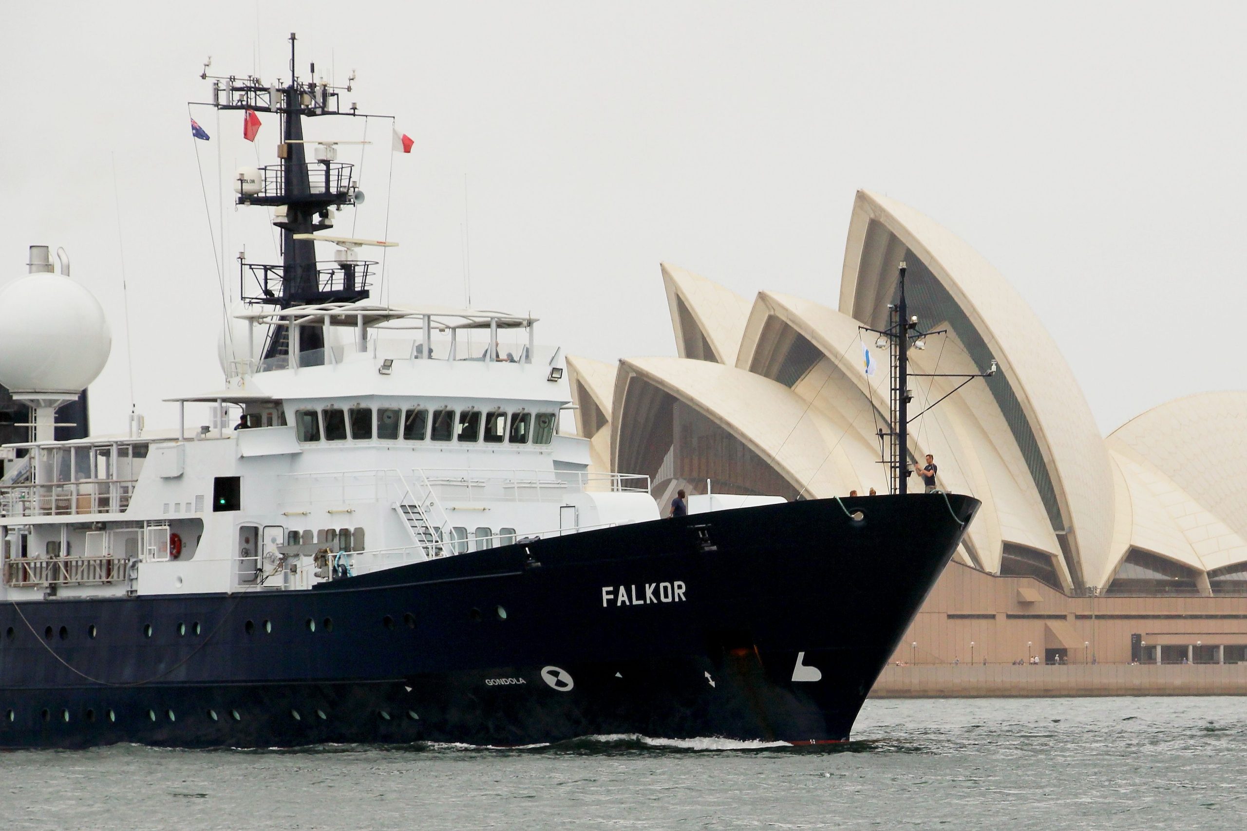 expedition yacht